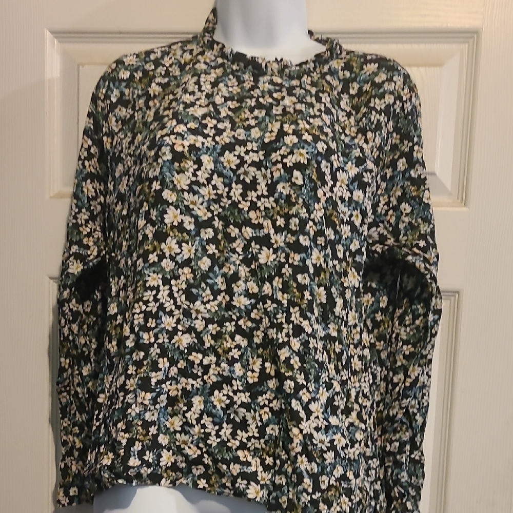 LOFT Black and White Boxy Long Sleeve Blouse